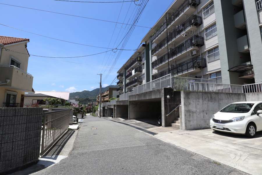 敷地南側の前面道路