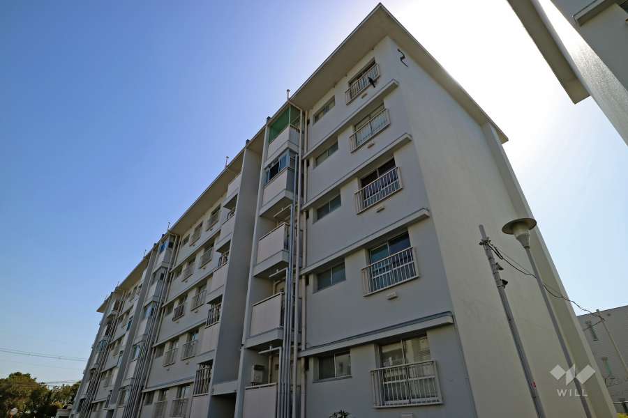 東仁川団地2号棟の外観（北西側から）