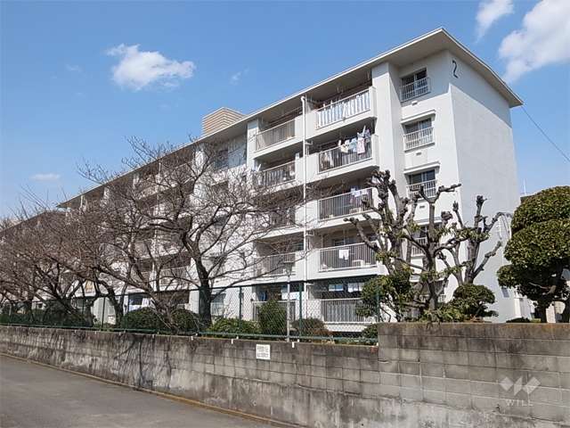 東仁川団地2号棟の外観（南東側から）