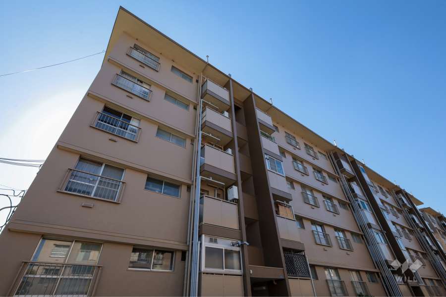 東仁川団地２号棟の外観（北東側から）