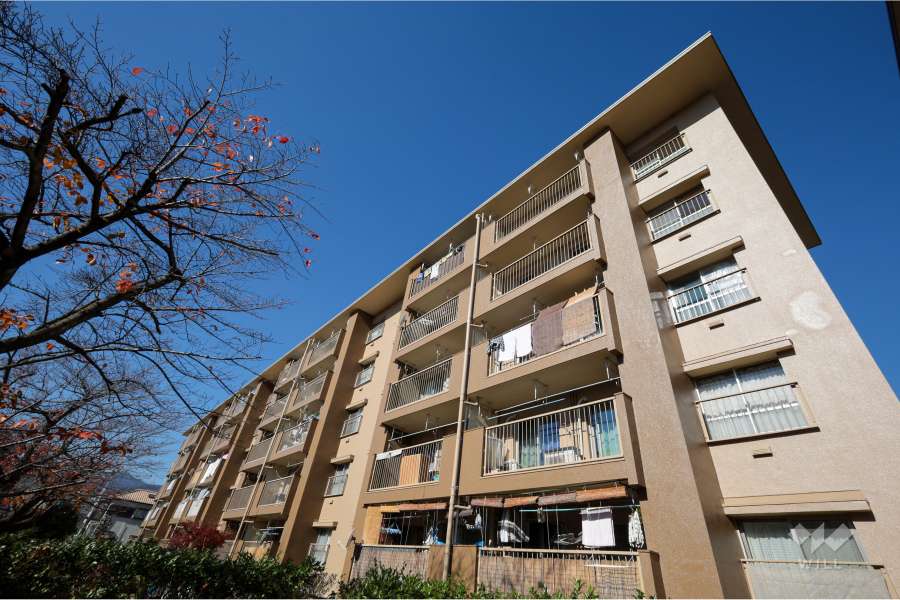 東仁川団地４号棟の外観（南東側から）