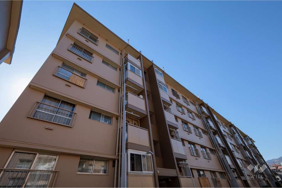 東仁川団地４号棟の外観（北東側から）