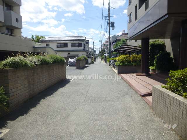 敷地南側の前面道路