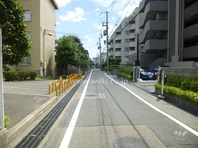 敷地東側の前面道路