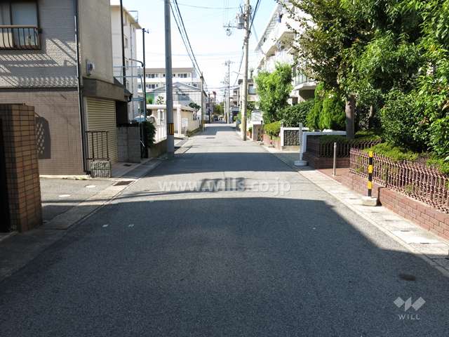 敷地南側の前面道路