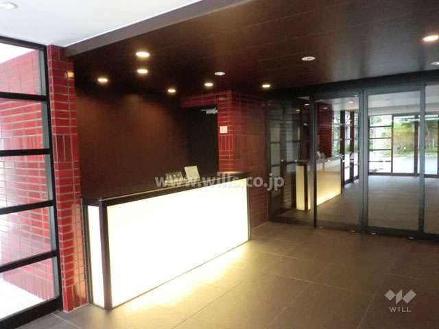 エントランスに設けられた受け付けカウンター