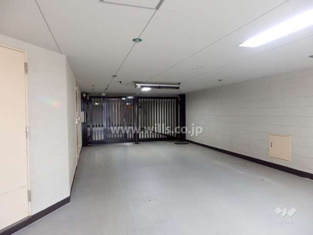 駐車場出入り口（ゲート付き）