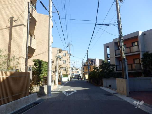 敷地南側の前面道路