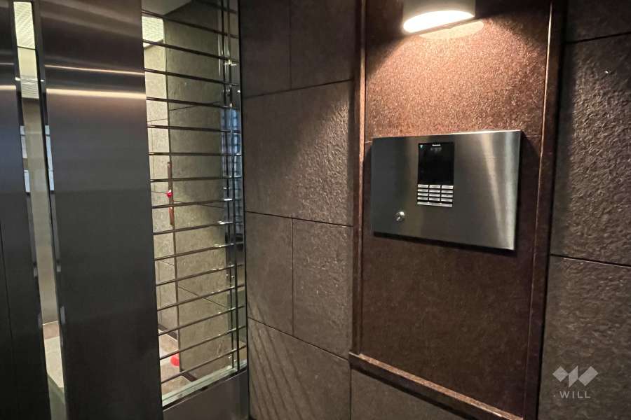 エントランスはオートロック付きです。