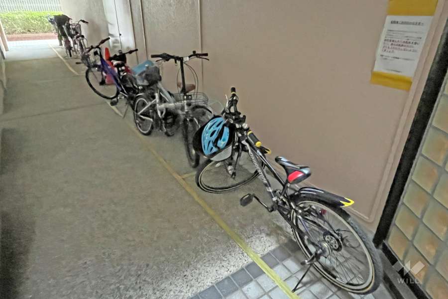 屋内に設けられた駐輪場