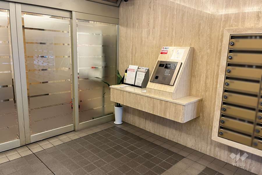 エントランスはオートロック付きです。