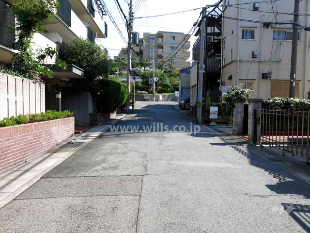 敷地南側の前面道路