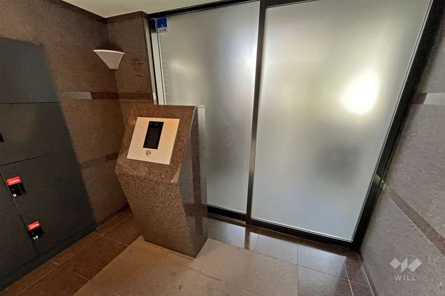 エントランスはオートロック付きです。