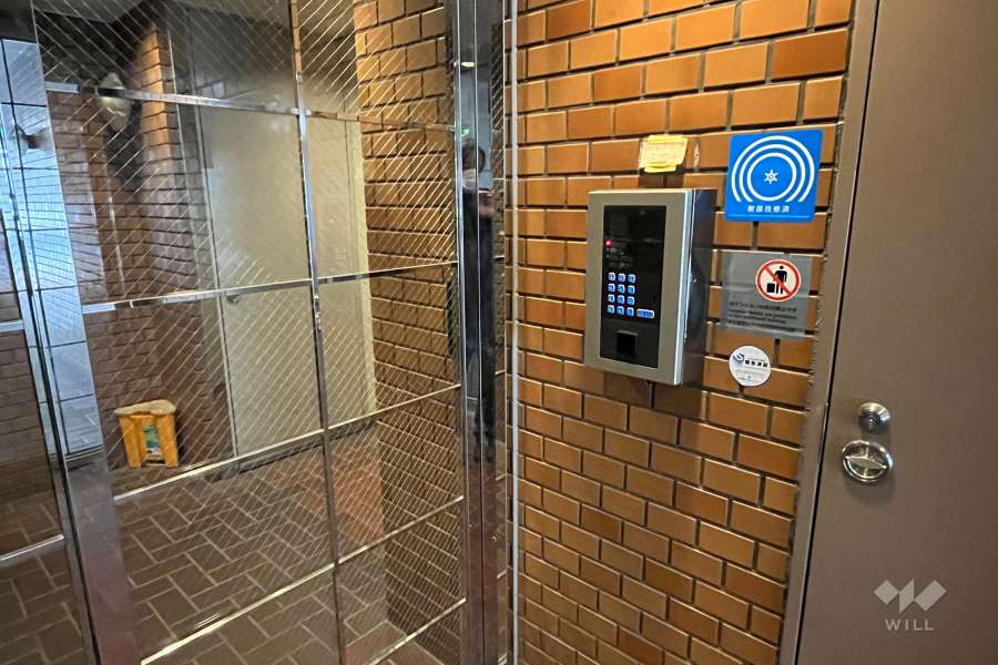エントランスはオートロック付きです。
