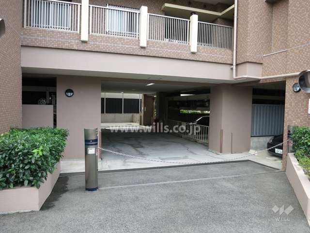 駐車場出入り口（ロボットゲート付き）