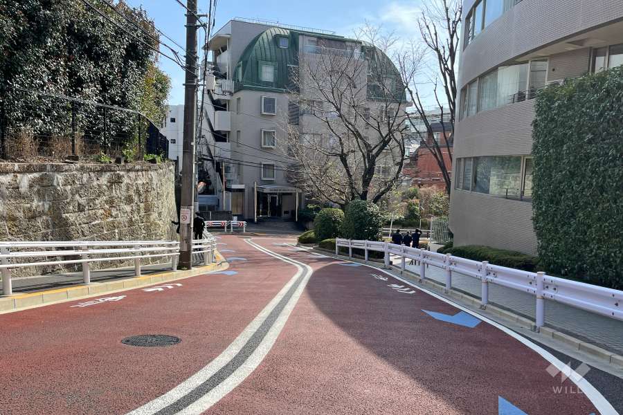 敷地北側の前面道路