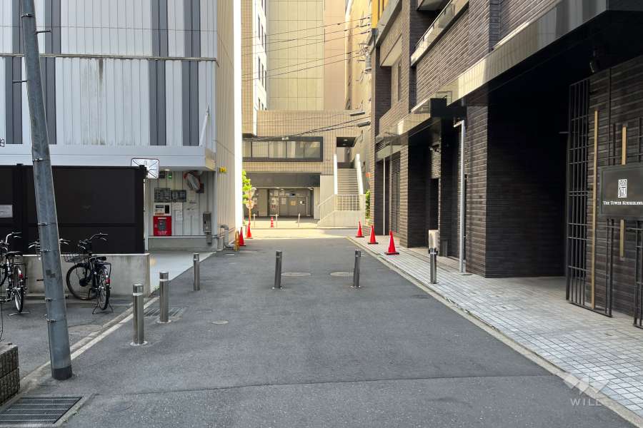 敷地の東側前面道路（北側から）