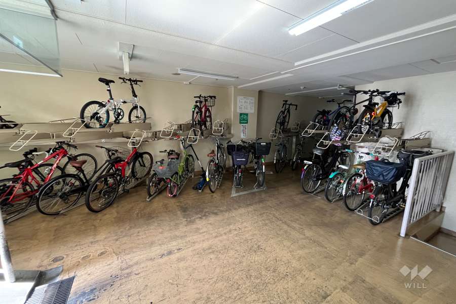 屋内に設けられた駐輪場