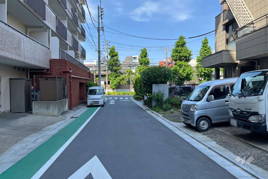 敷地北西側の前面道路