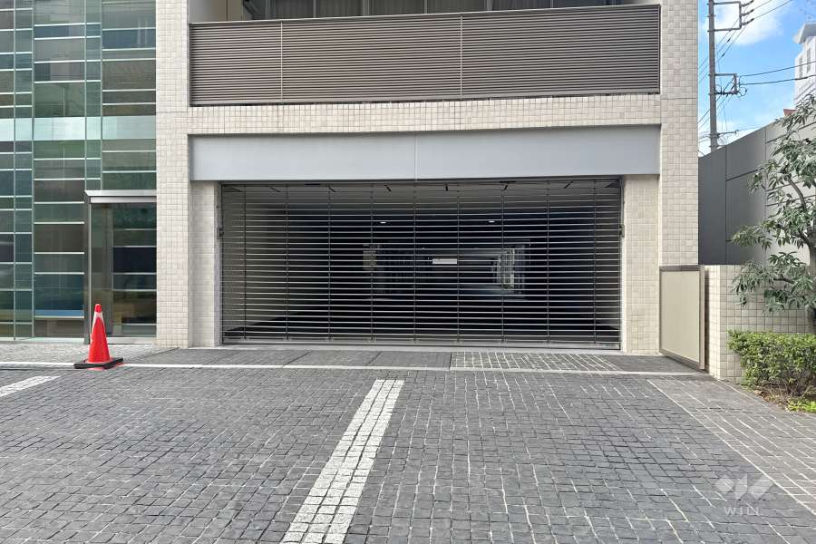 駐車場の出入り口（リングシャッター付き）