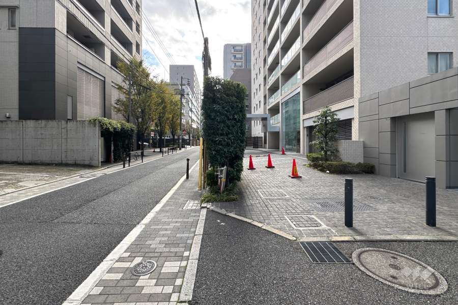 敷地東側の前面道路