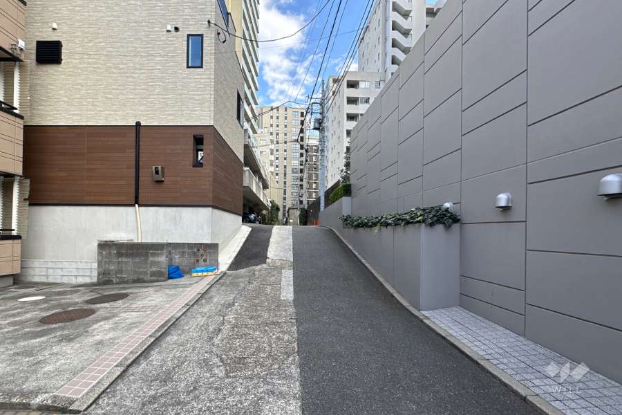 敷地北側の前面道路