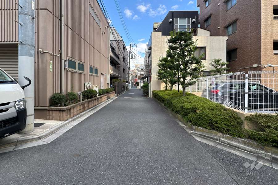 敷地北側の前面道路