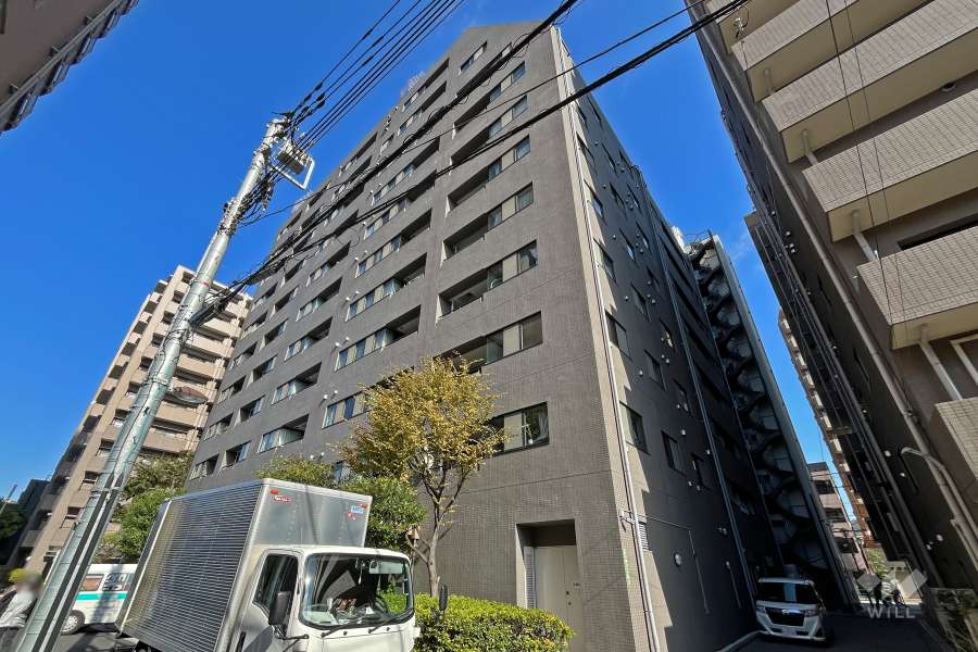 シーアイマンション根津弥生坂の外観（南側から）