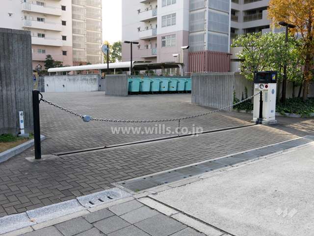 駐車場出入り口（ロボットゲート付き）