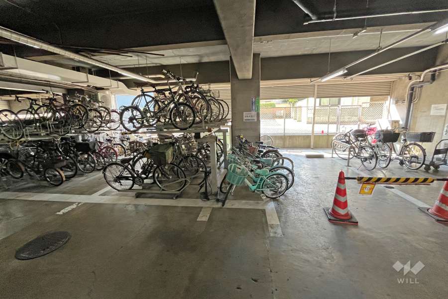 屋内に設けられた駐輪場