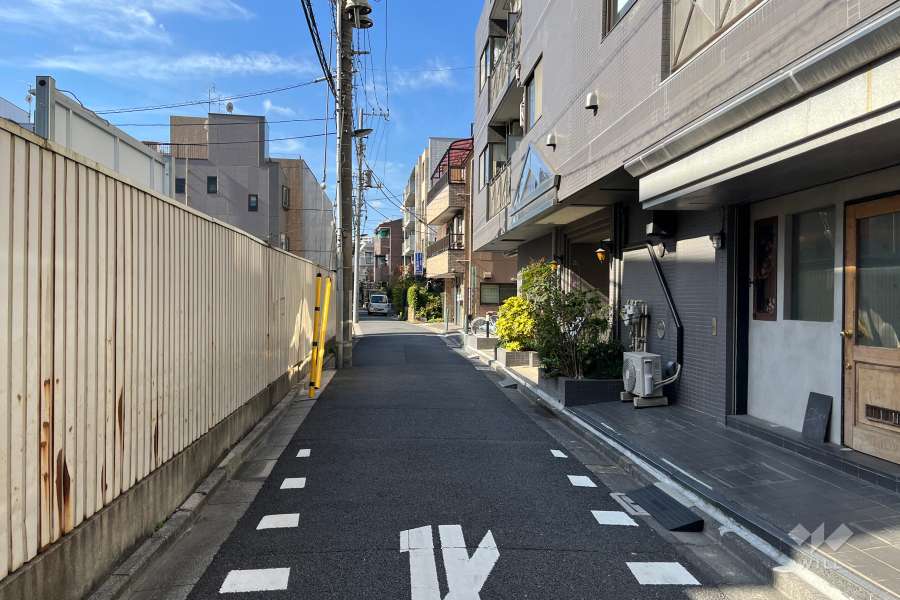 敷地南側の前面道路