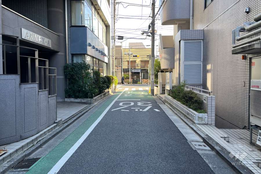 敷地北側の前面道路