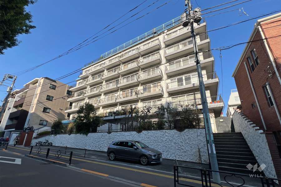 秀和弥生町レジデンスの外観（南側から）