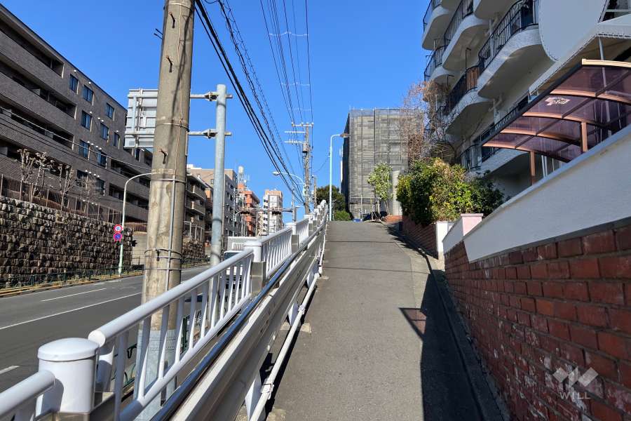 敷地北西側の前面道路