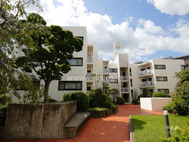 メゾン越木岩B棟の外観（西側から）