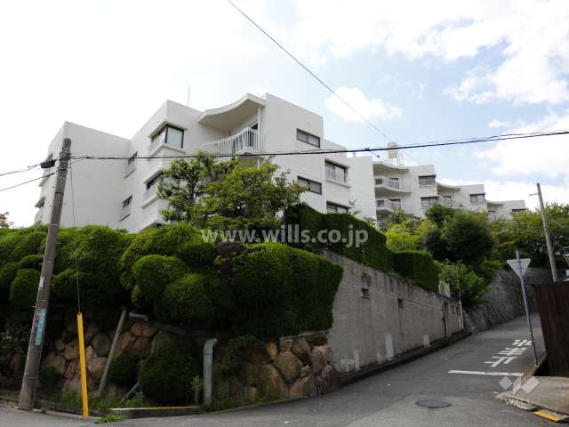 メゾン越木岩C棟の外観（南東側から）