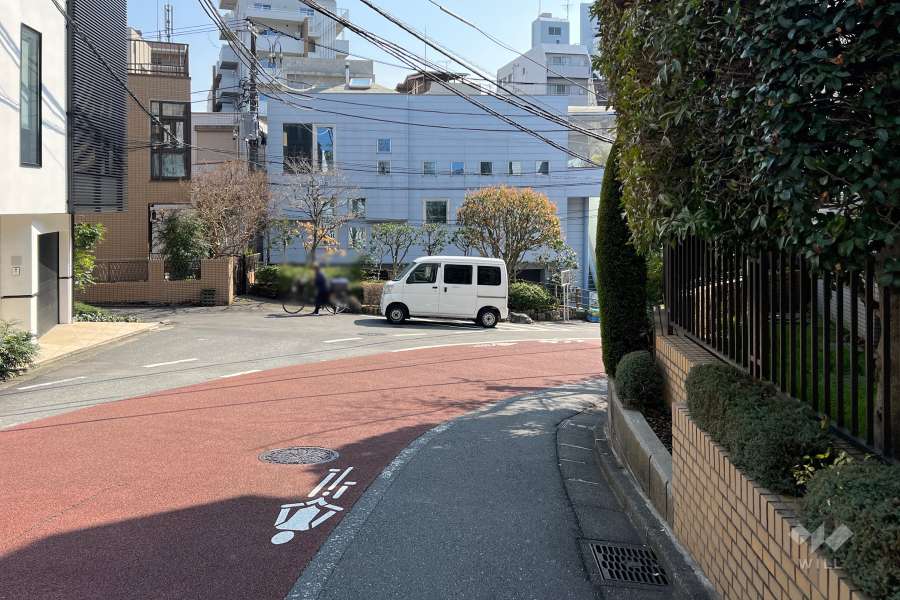 敷地南東側の前面道路