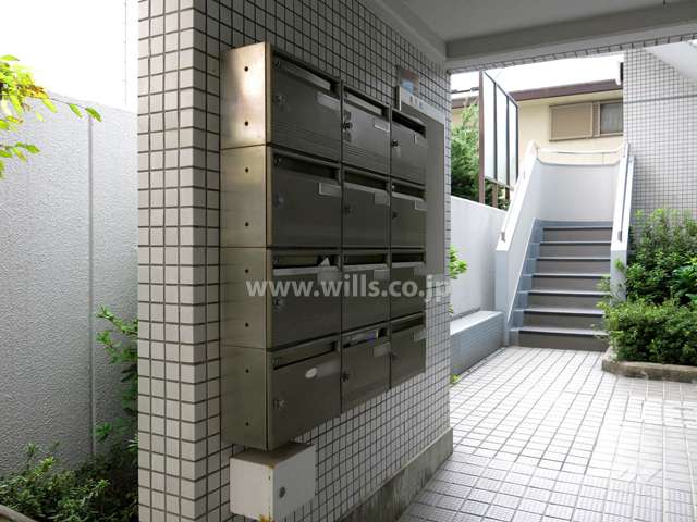 住戸入り口（共用ポスト）