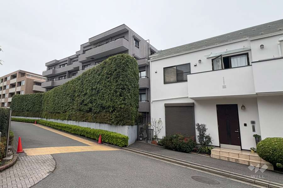 千石ホームズの外観（南東側から）