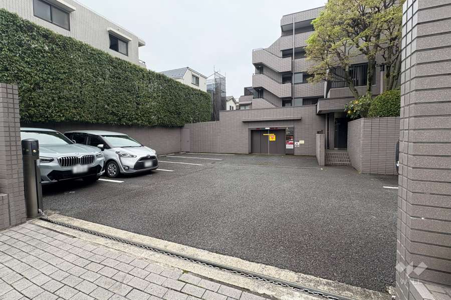 駐車場の出入り口