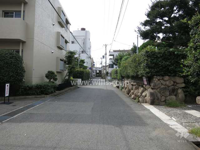 敷地北側の前面道路