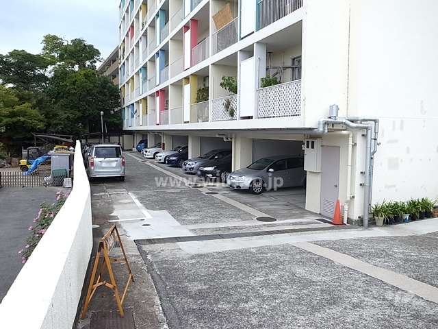 敷地内駐車場（屋外平面式、屋内平面式）