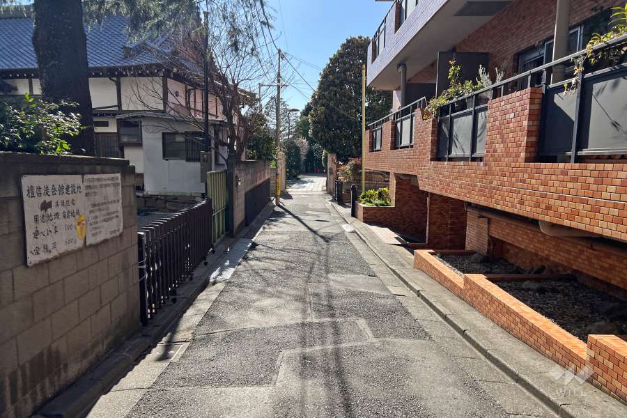 敷地南東側の前面道路