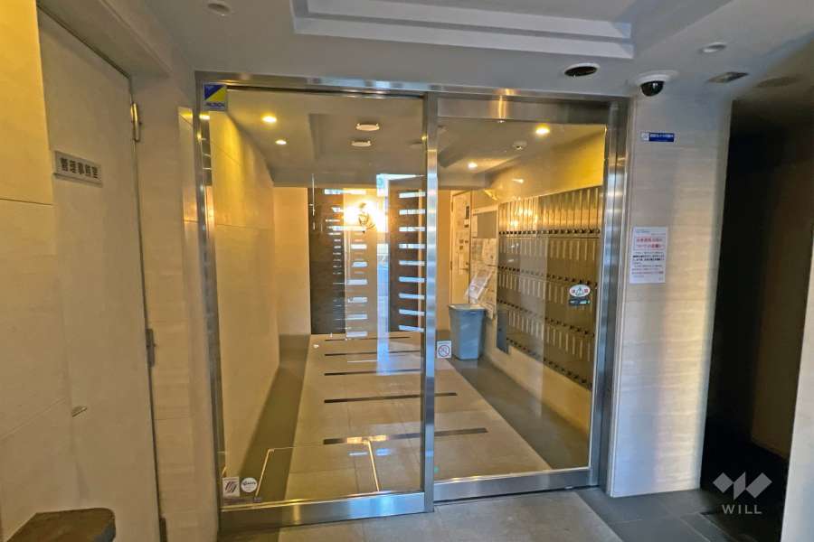 エントランスはオートロック付きです。