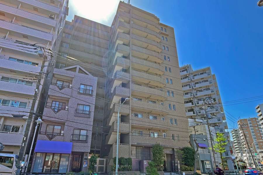 グランスイート文京本駒込の外観（東側から）