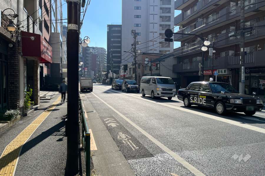 敷地北東側の前面道路