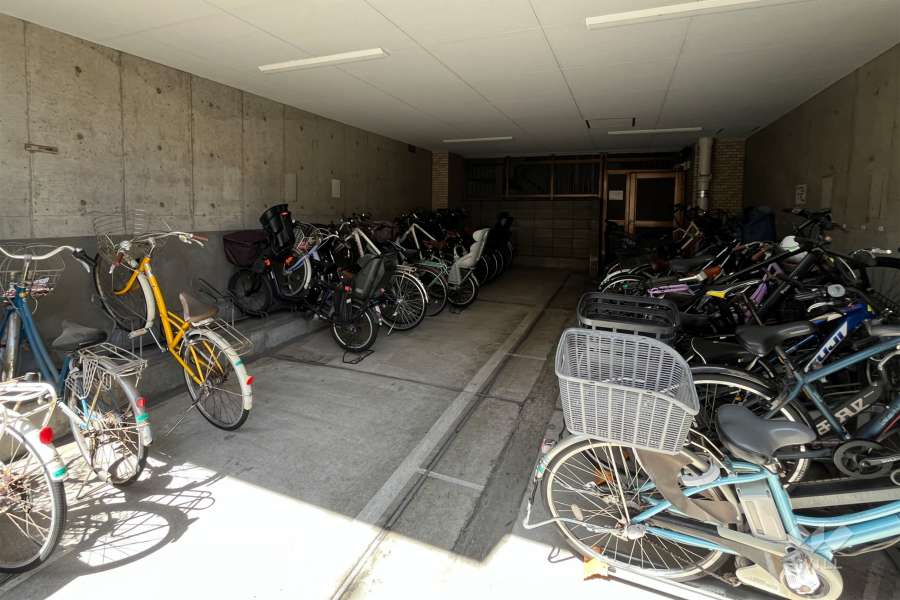 屋内に設けられた駐輪場