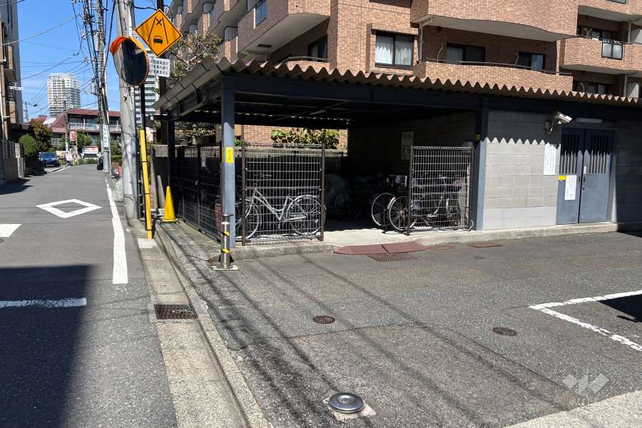 駐輪場・バイク置場（屋根あり）