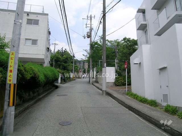 周辺は閑静な住宅地