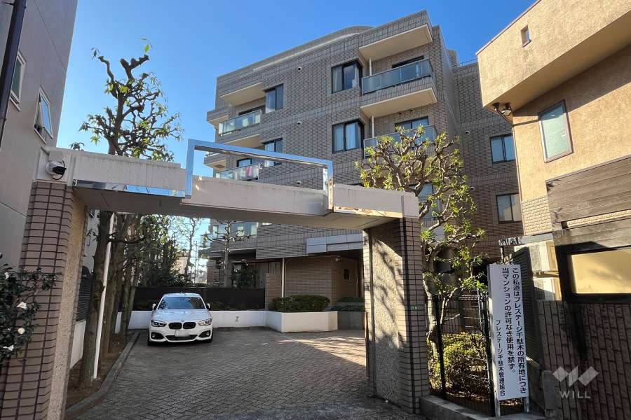 プレステージ千駄木の外観（南東側から）